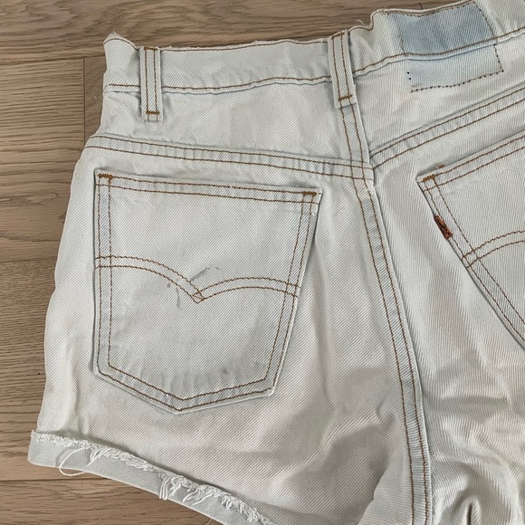Vintage Levi cut off shorts - Picture 4 of 4